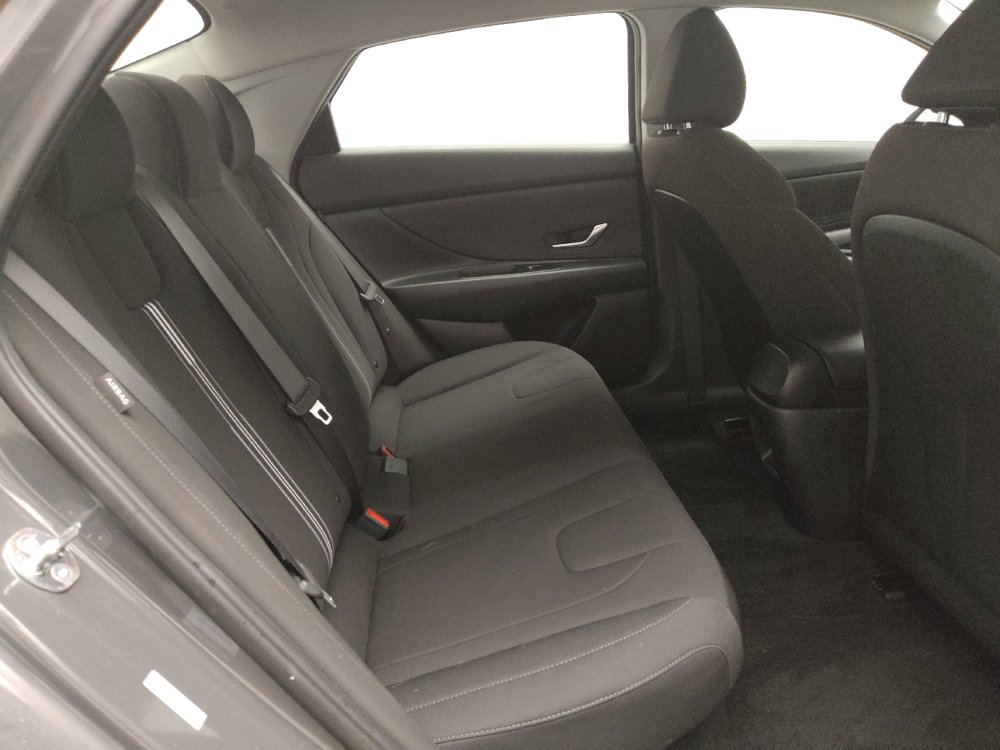 Used 2025 Hyundai Elantra Hybrid FWD image 19