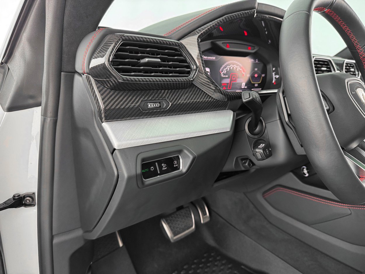 Used 2021 Lamborghini Urus image 17