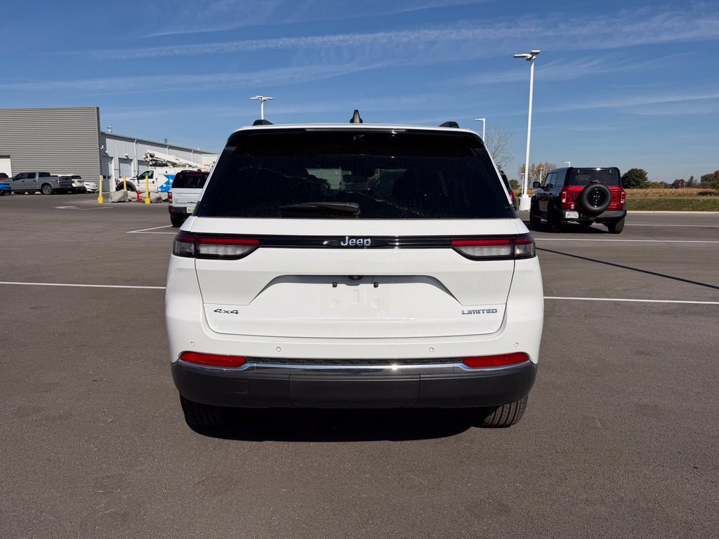 Used 2022 Jeep Grand Cherokee Limited w/ Luxury Tech Group II AWD/4WD image 7