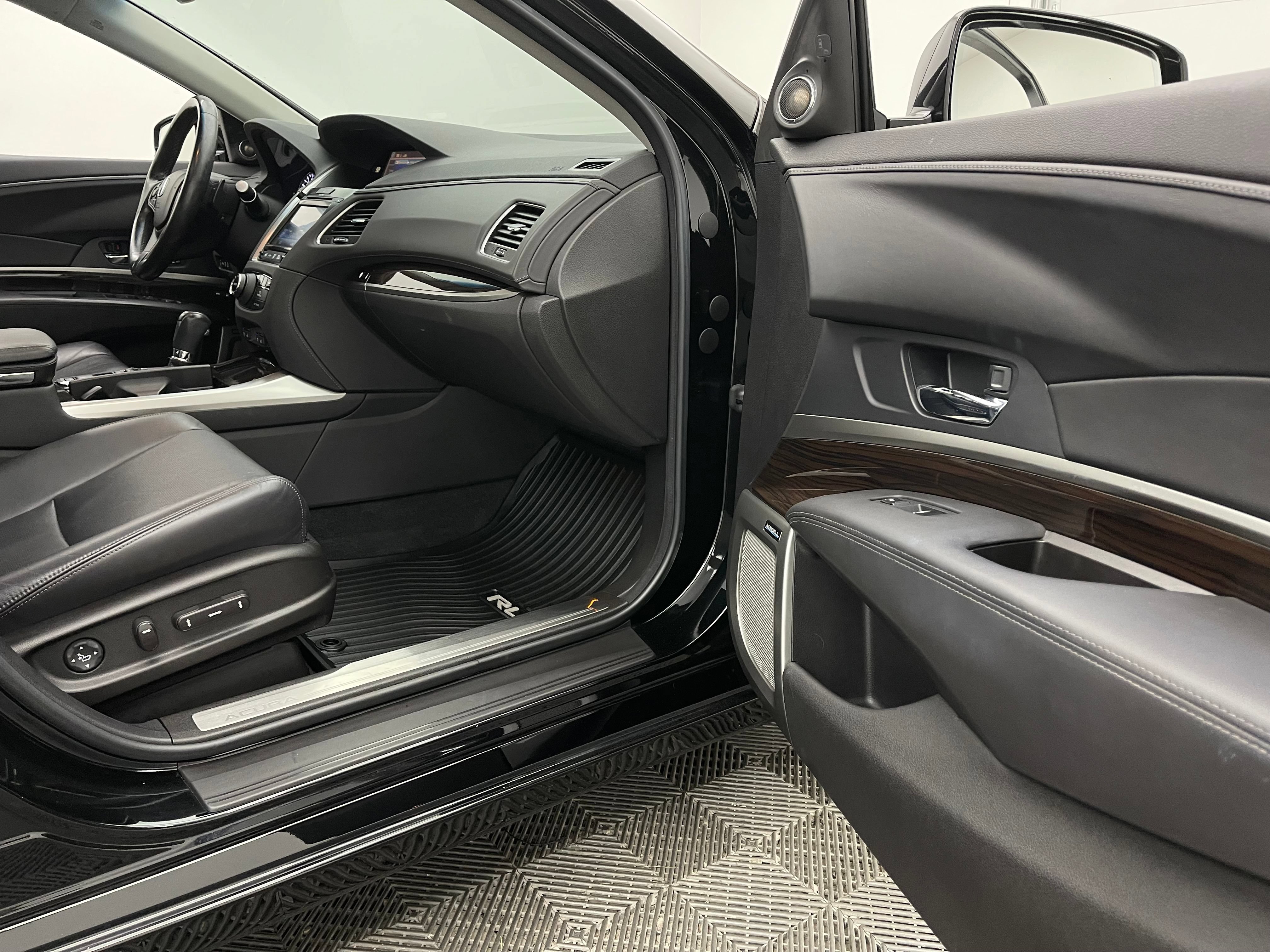 Used 2017 Acura RLX w/ Advance Package FWD image 35