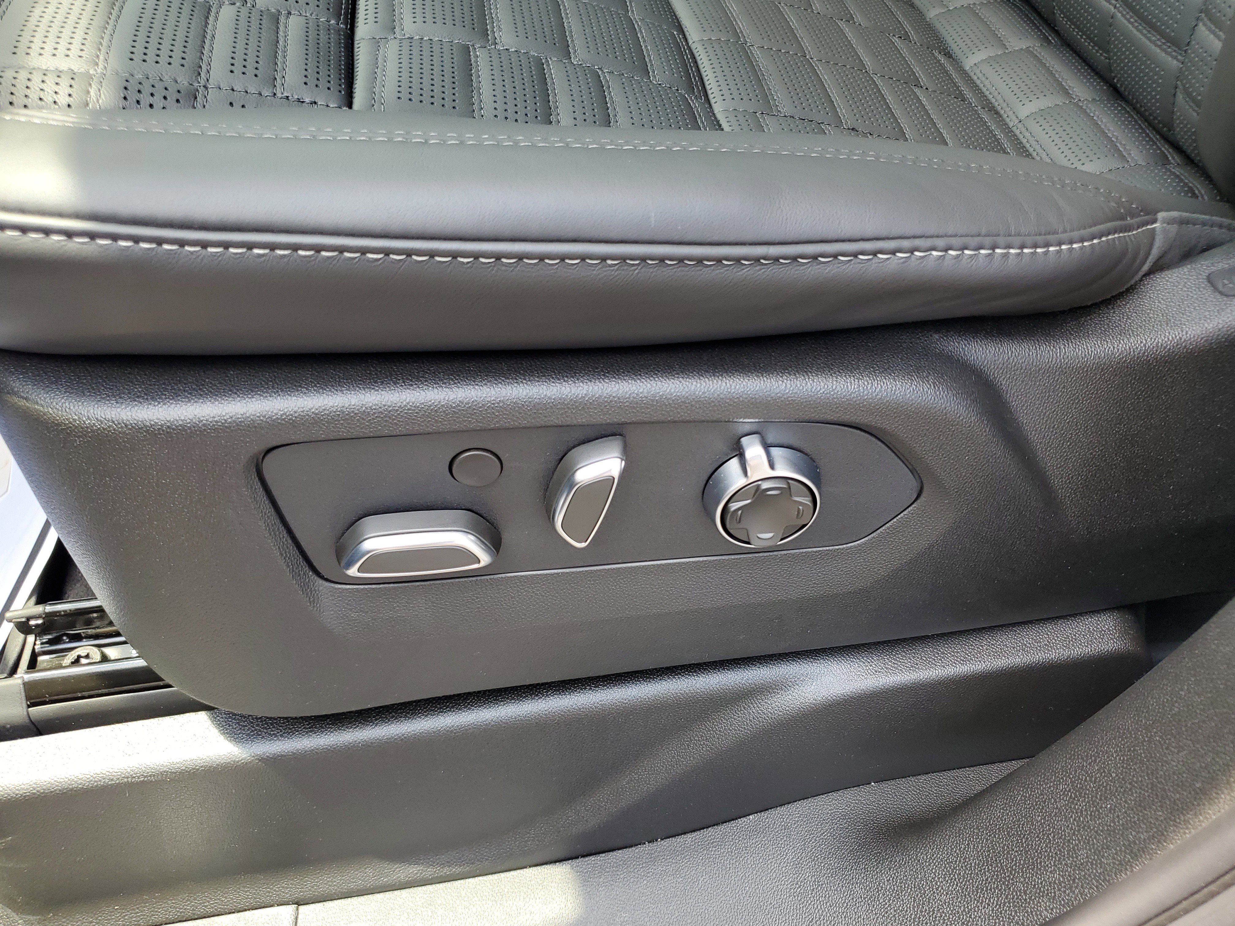New 2025 Cadillac Escalade Sport Platinum w/ LPO, Floor Liner Package image 15