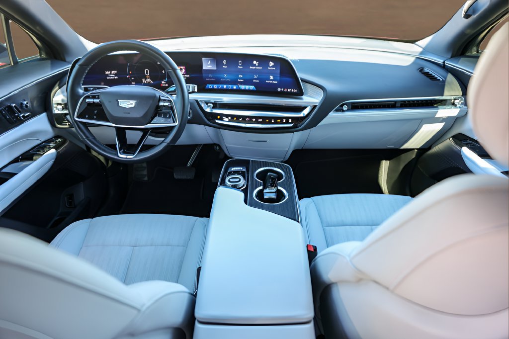 Certified 2024 Cadillac Lyriq Luxury RWD image 22