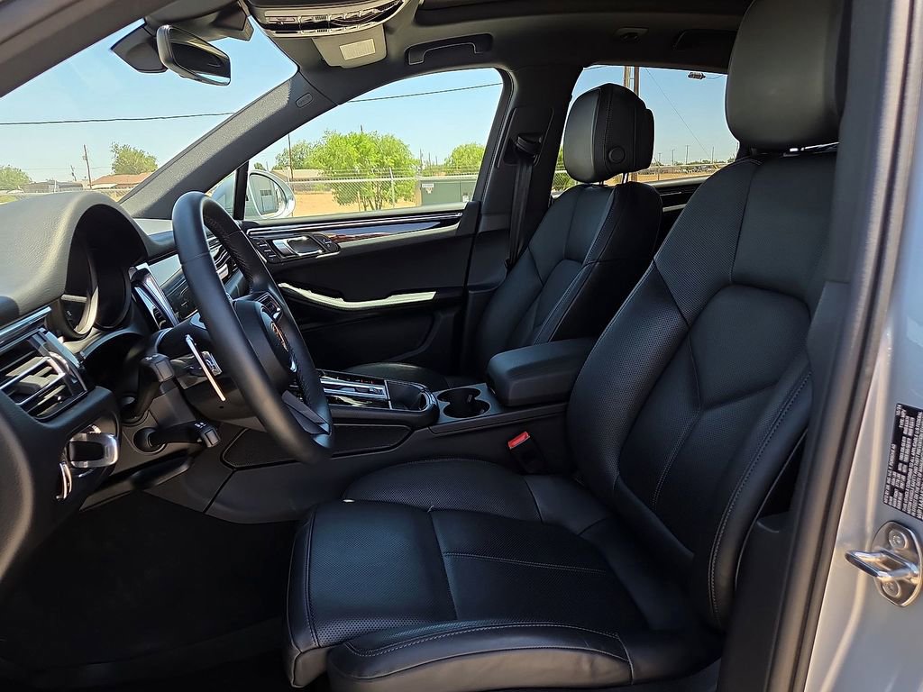 Used 2025 Porsche Macan AWD/4WD image 15