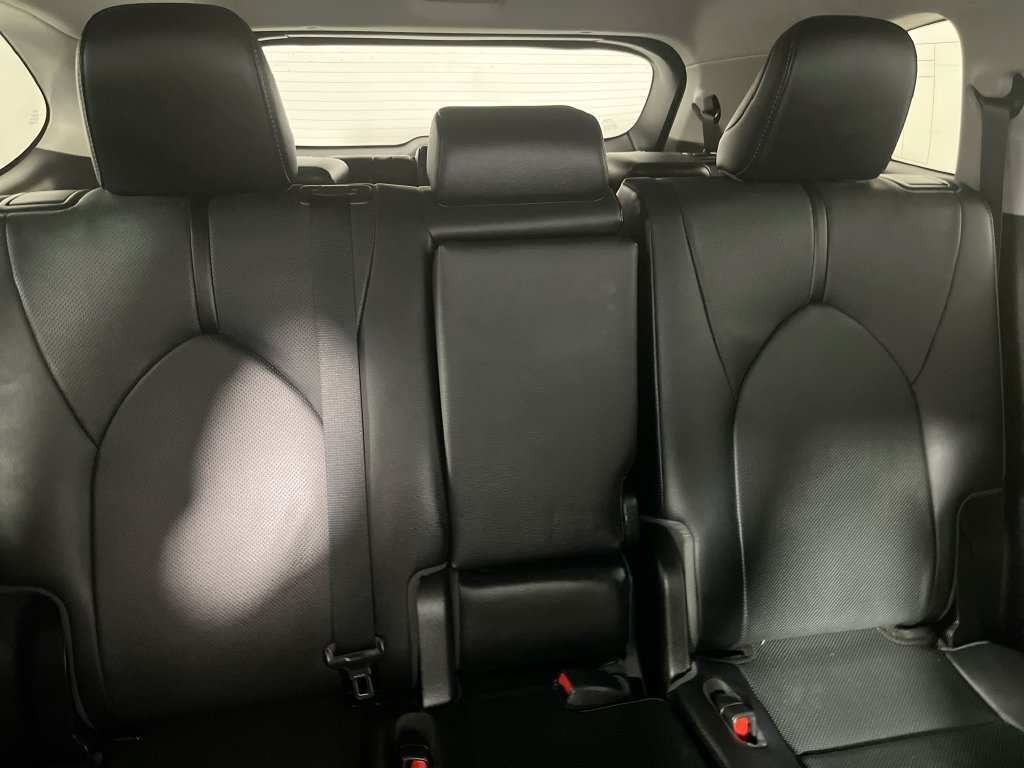 Used 2021 Toyota Highlander Limited FWD image 29