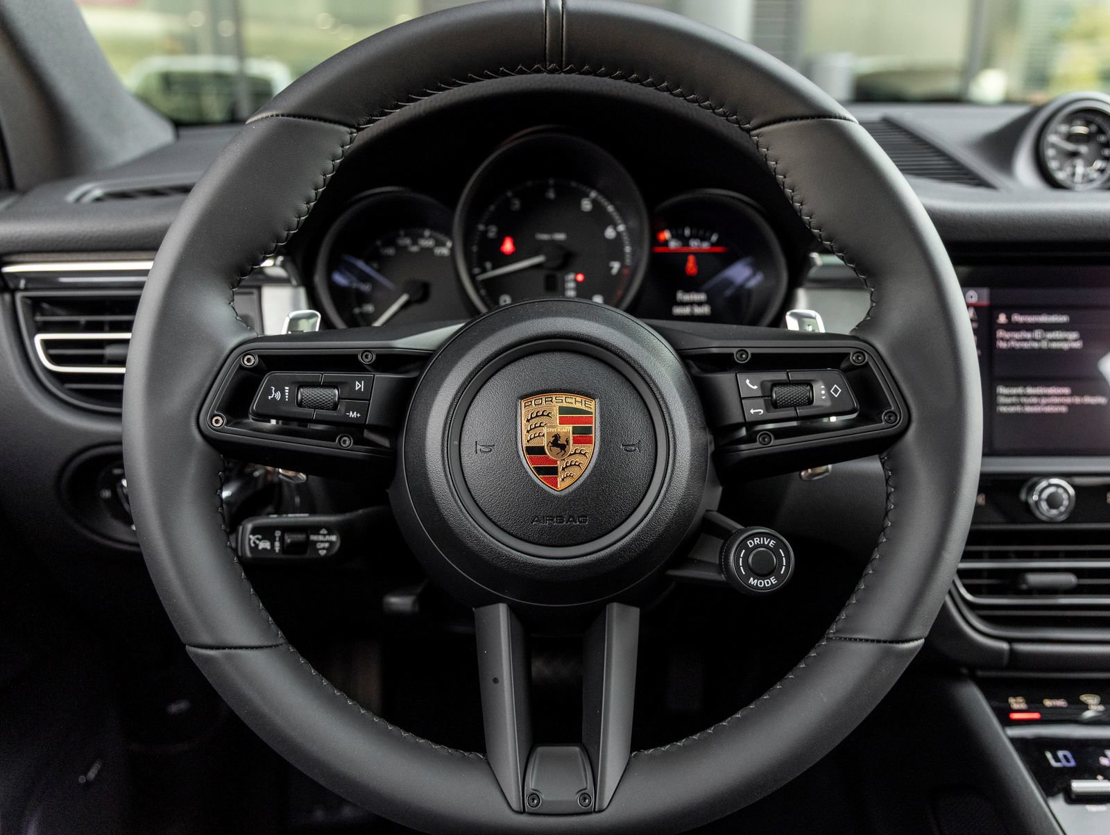 Certified 2026 Porsche Macan AWD/4WD image 27