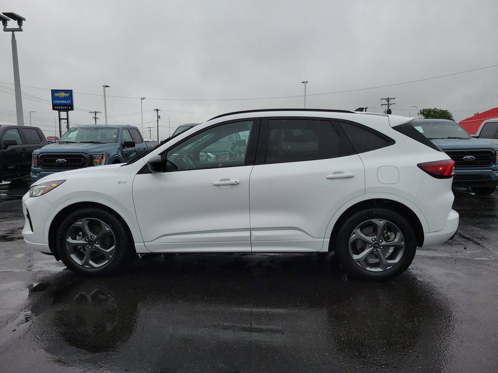 Used 2023 Ford Escape ST-Line w/ Tech Pack #1 FWD image 7