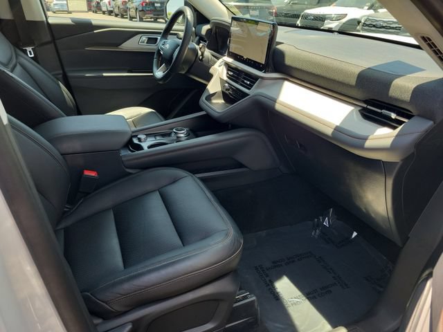 Used 2026 Ford Explorer Active RWD image 16