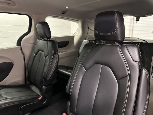 Used 2024 Chrysler Pacifica Touring-L FWD image 14