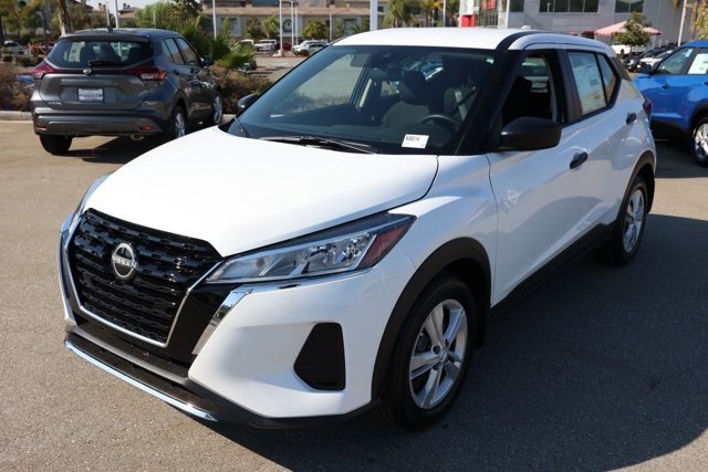 New 2025 Nissan Kicks Play S image 8