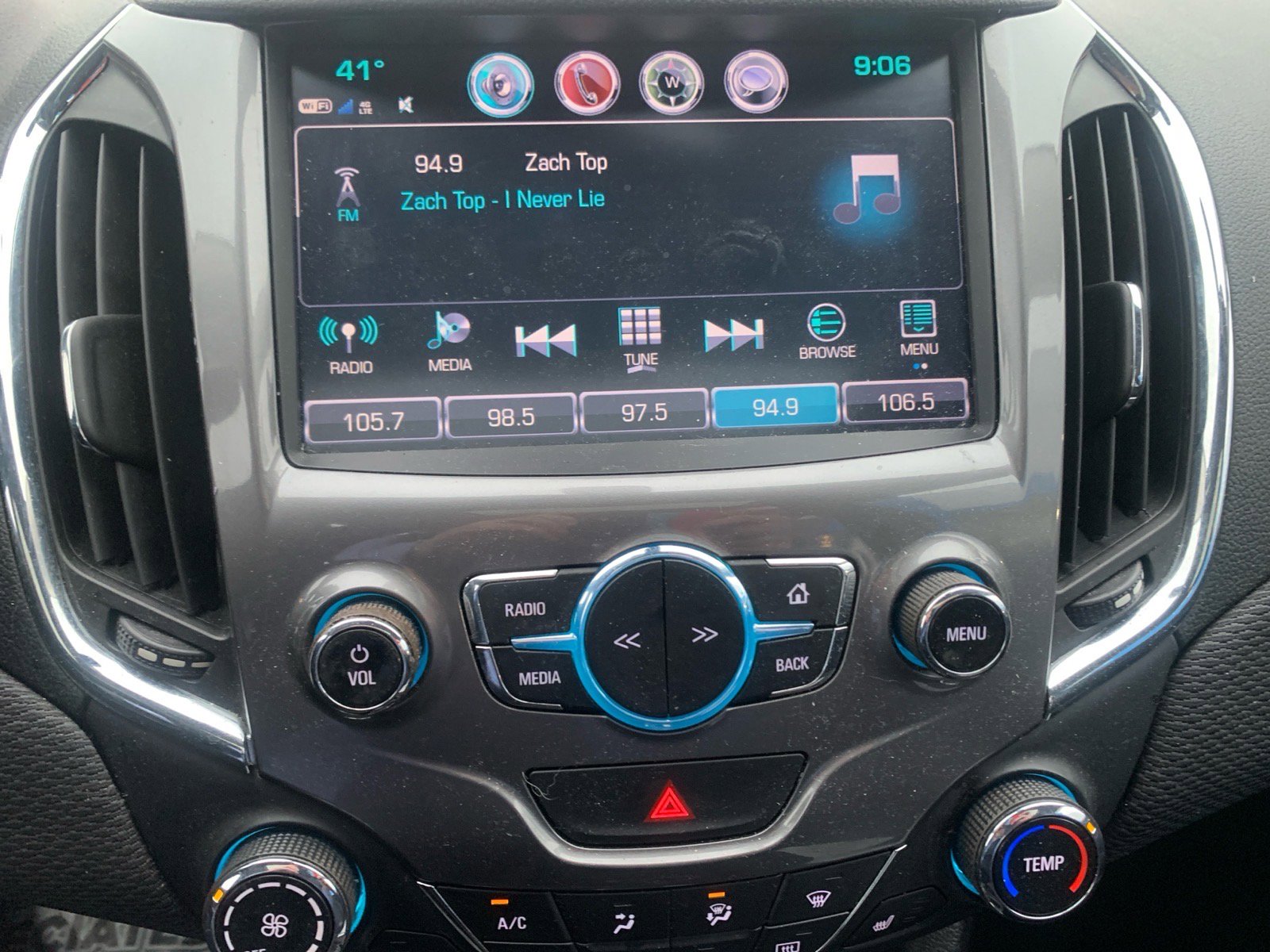 Used 2017 Chevrolet Cruze LT w/ Sun And Sound Package image 11