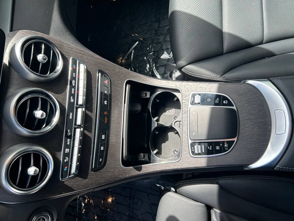 Used 2022 Mercedes-Benz GLC 300 4MATIC image 17