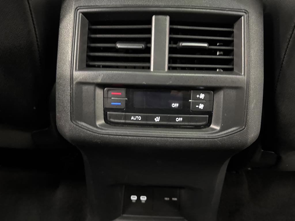 Used 2023 Volkswagen Atlas SE w/ Panoramic Sunroof Package image 32