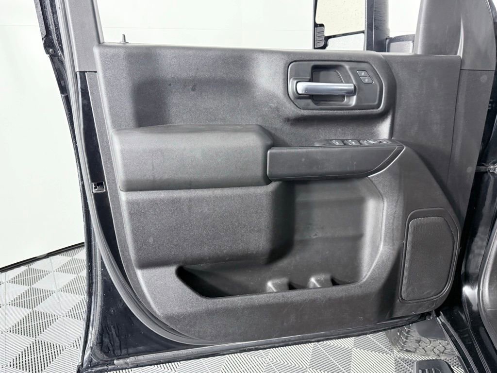 Used 2022 Chevrolet Silverado 2500 Custom w/ Custom Convenience Package image 9