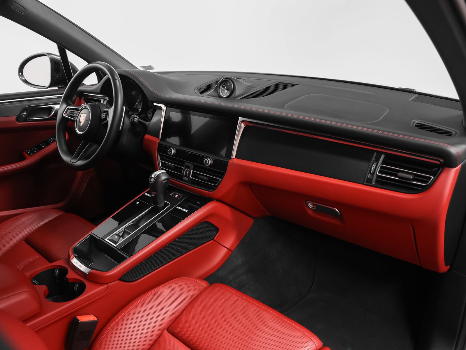 Certified 2024 Porsche Macan GTS w/ Premium Plus Package AWD/4WD image 26