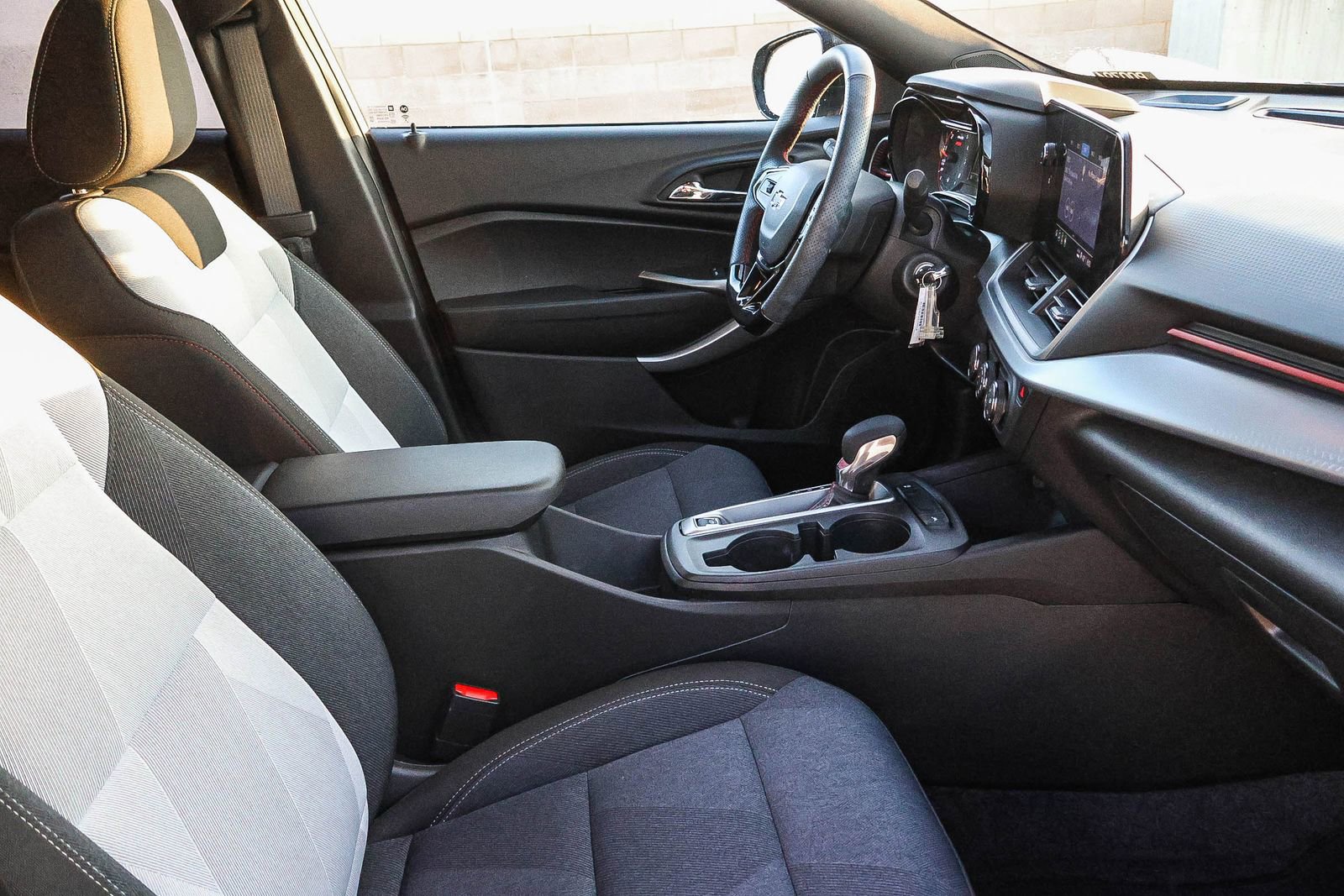 Used 2025 Chevrolet Trax RS image 18