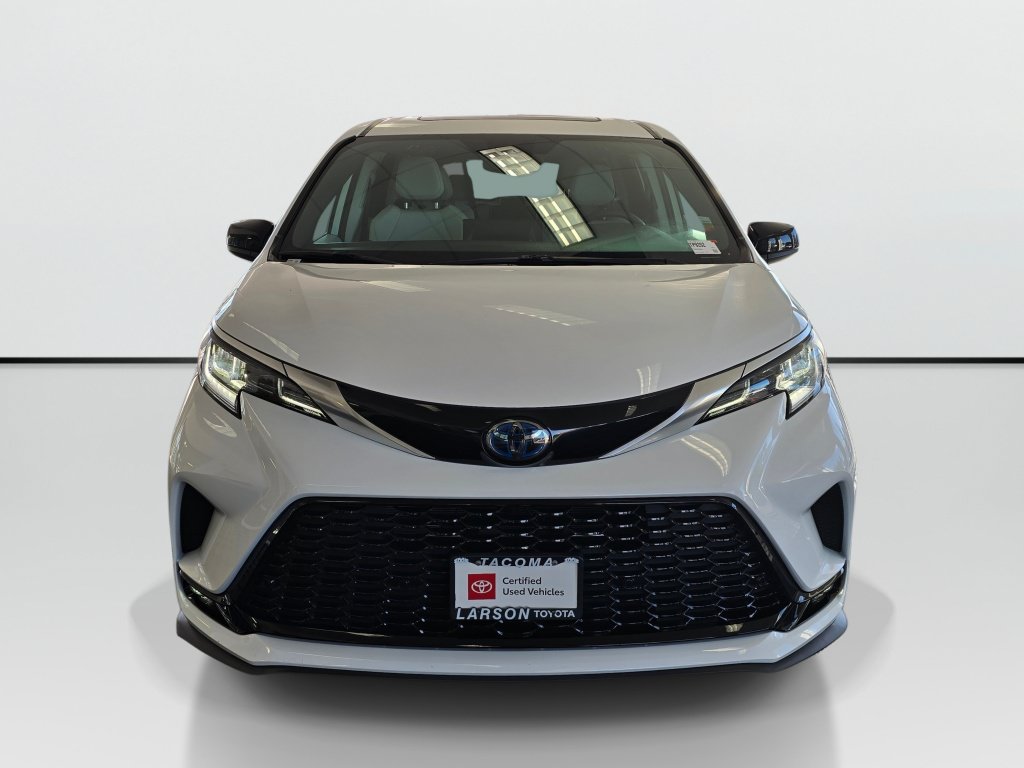 Used 2024 Toyota Sienna XSE AWD/4WD image 8