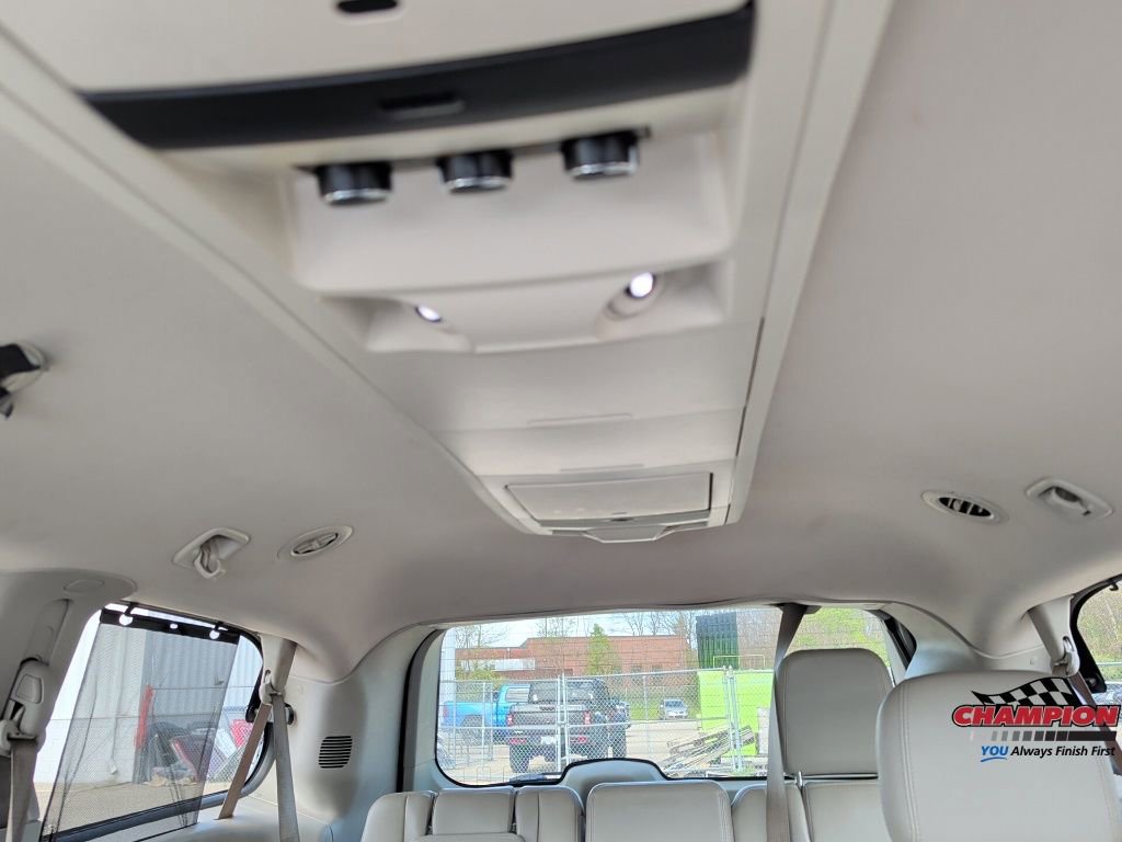 Used 2013 Chrysler Town & Country Touring-L w/ Entertainment Group #2 FWD image 24