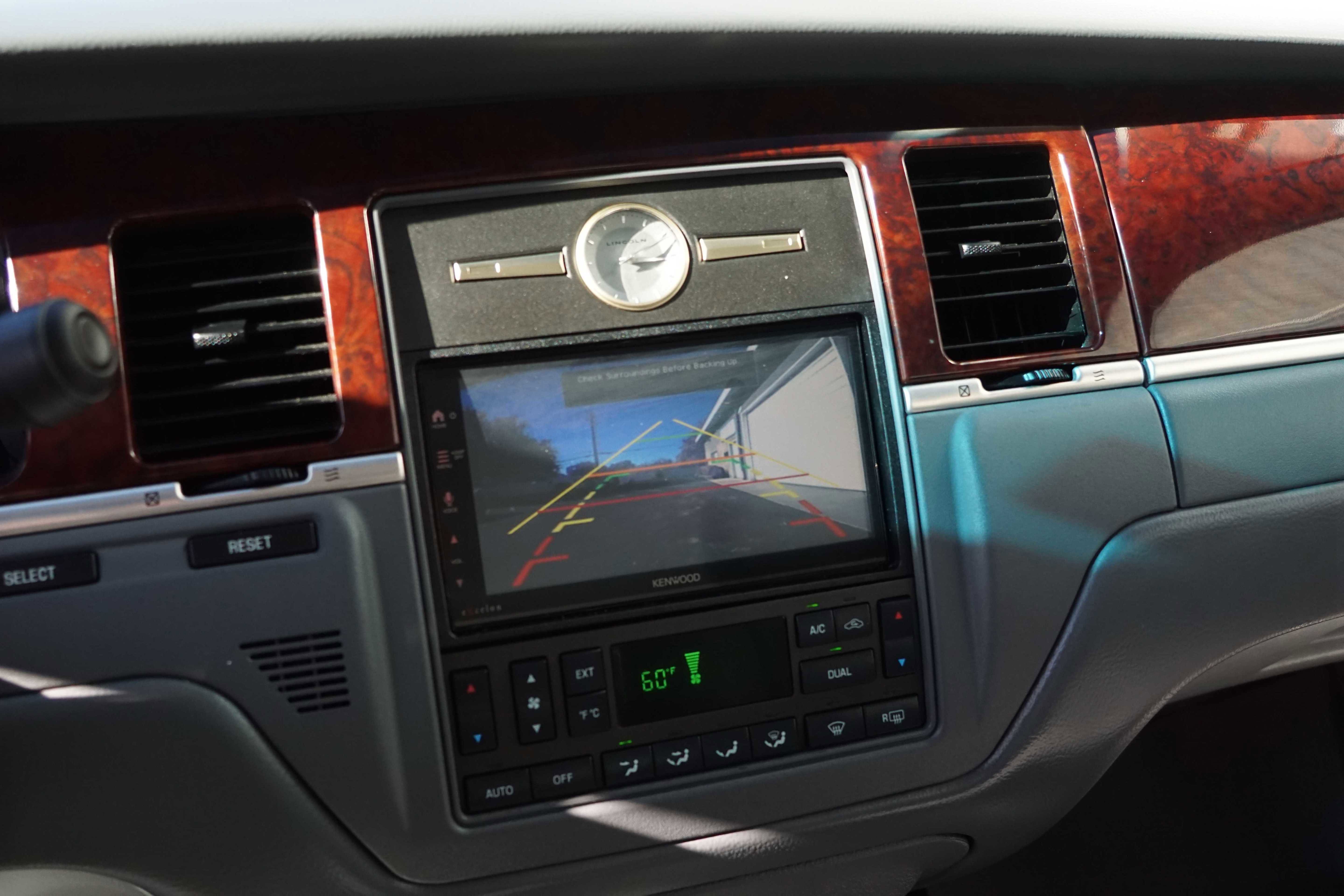 Used 2004 Lincoln Town Car Signature image 42