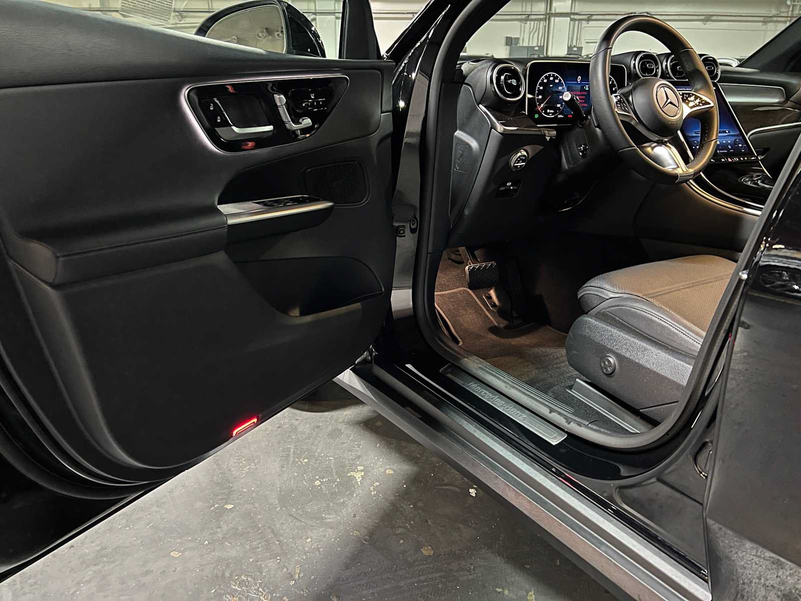 Used 2025 Mercedes-Benz GLC 300 image 19