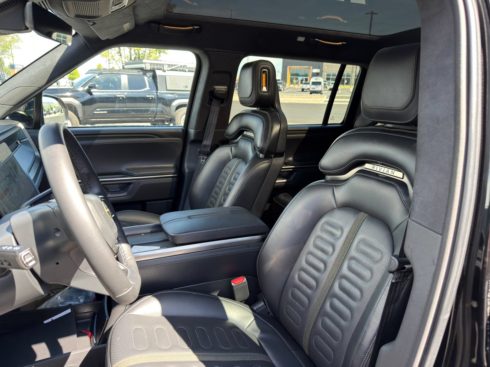 Used 2025 Rivian R1S Adventure AWD/4WD image 7