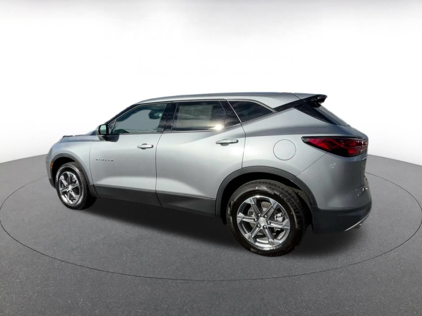 Used 2025 Chevrolet Blazer LT FWD image 9