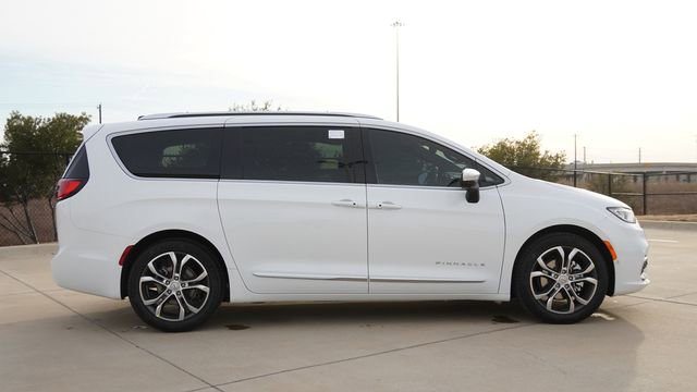 New 2026 Chrysler Pacifica Pinnacle FWD image 10