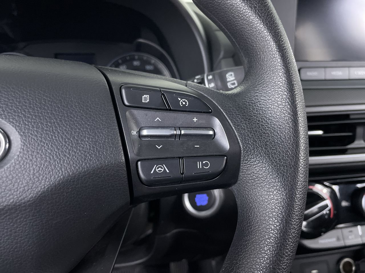 Used 2023 Hyundai Kona SEL AWD/4WD image 25