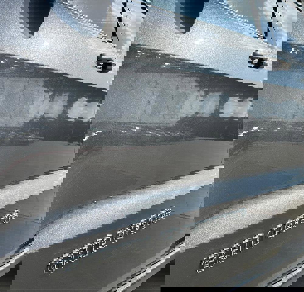 Used 2018 Jeep Grand Cherokee Laredo image 11