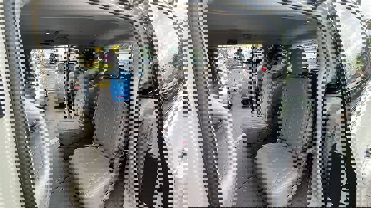 Used 2017 Chrysler Pacifica Touring image 7