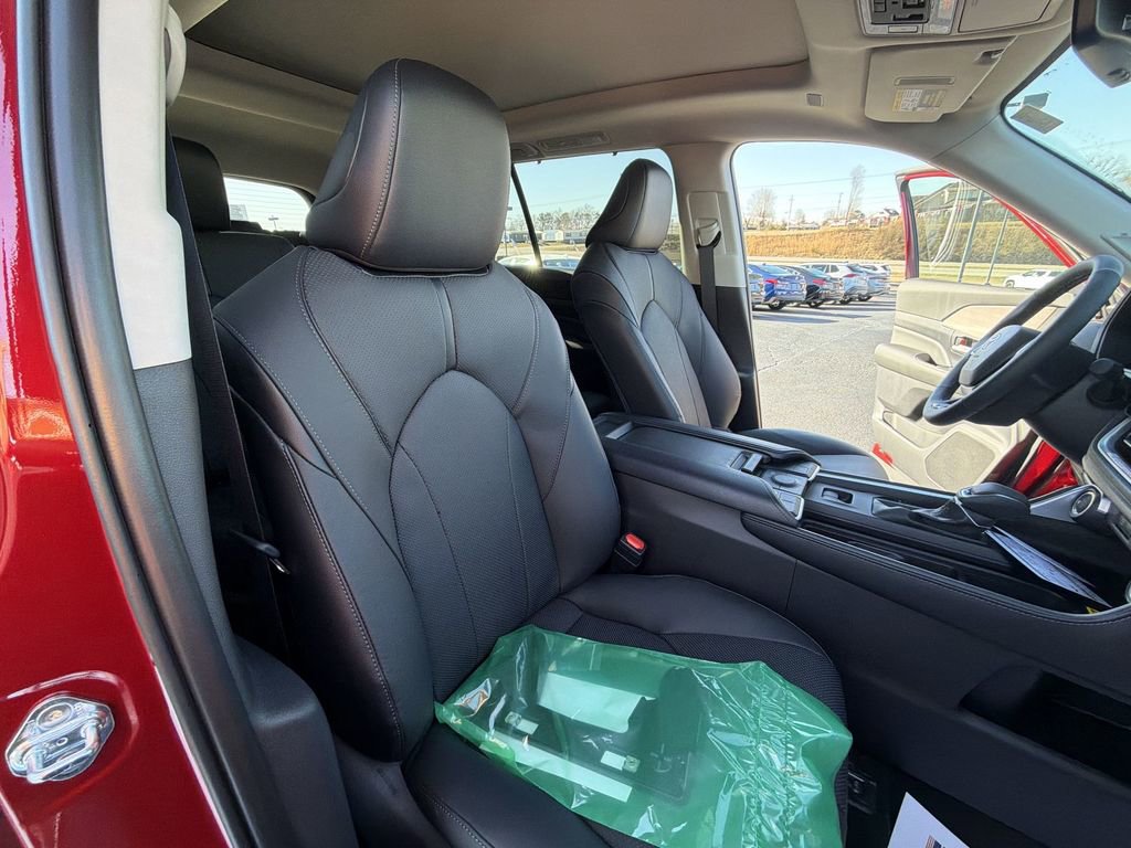 Used 2026 Toyota Grand Highlander Limited image 32