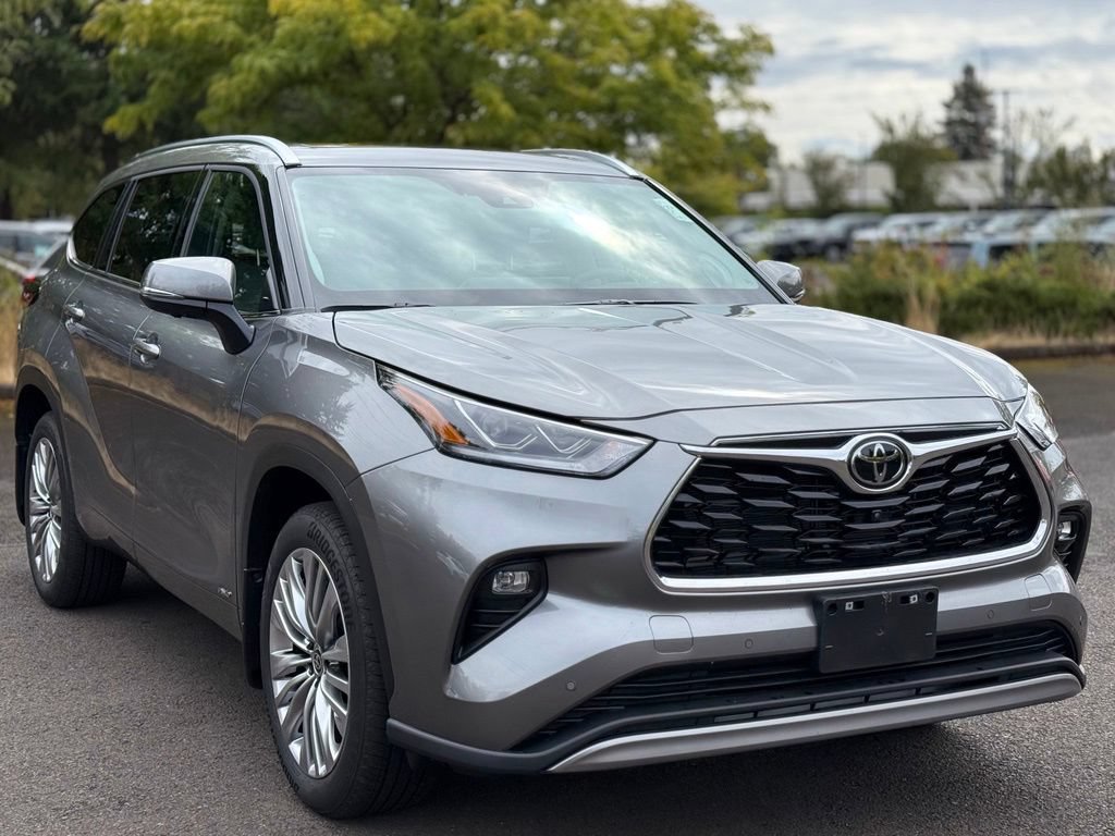 Certified 2026 Toyota Highlander Platinum AWD/4WD image 7