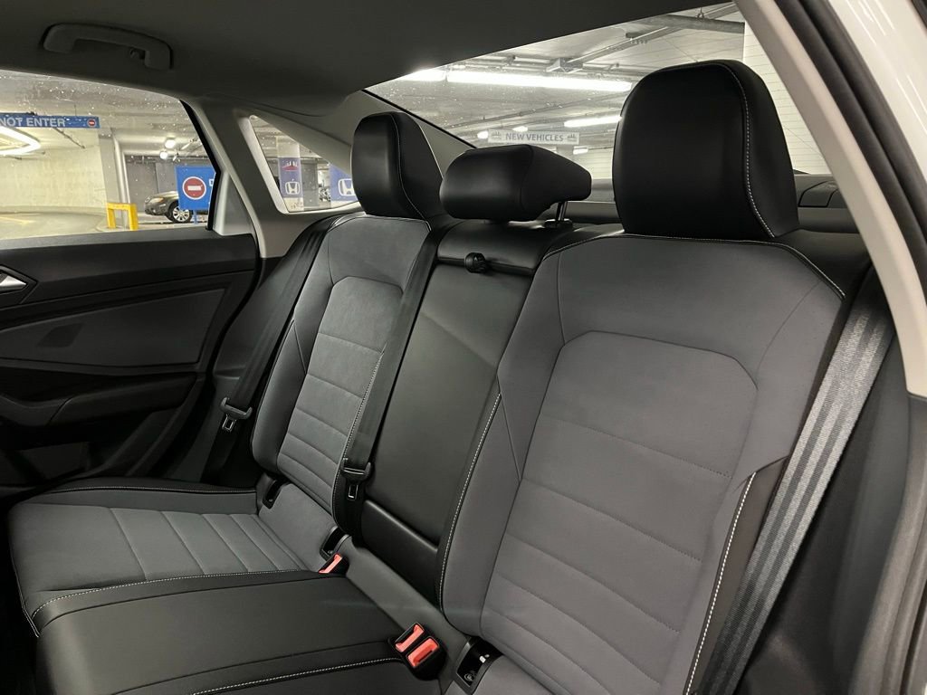 New 2026 Volkswagen Jetta SE FWD image 21