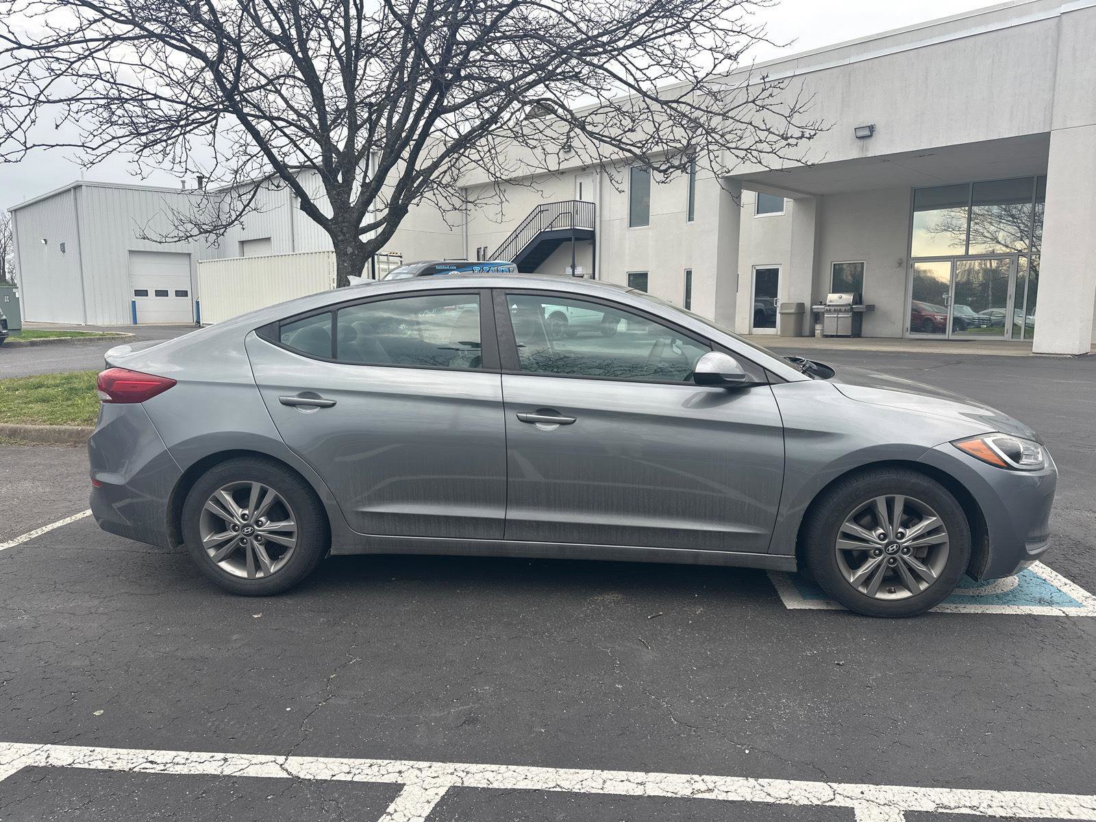Used 2017 Hyundai Elantra SE image 3