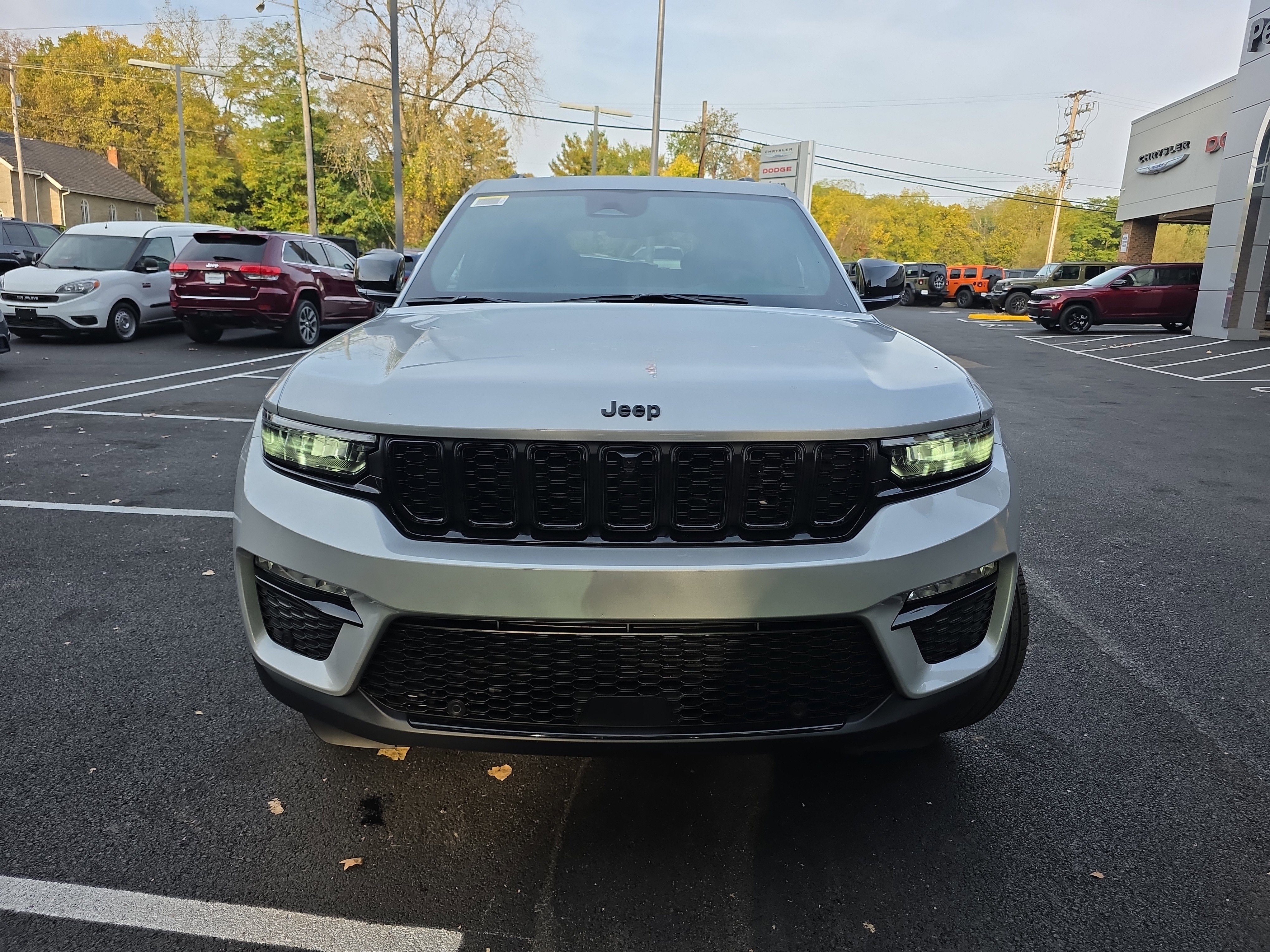 New 2025 Jeep Grand Cherokee Limited w/ Luxury Tech Group II image 16
