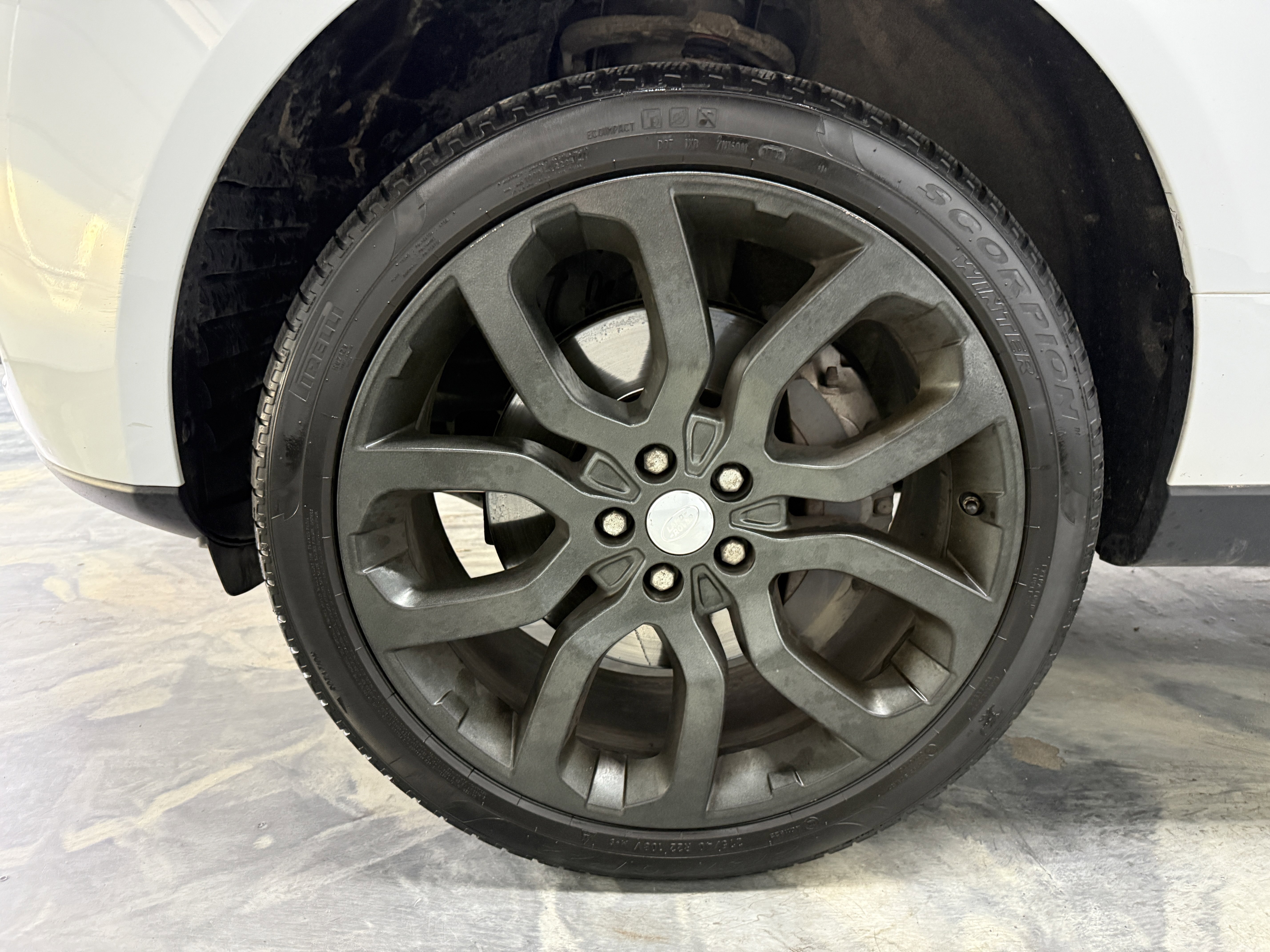 Used 2017 Land Rover Range Rover HSE image 26