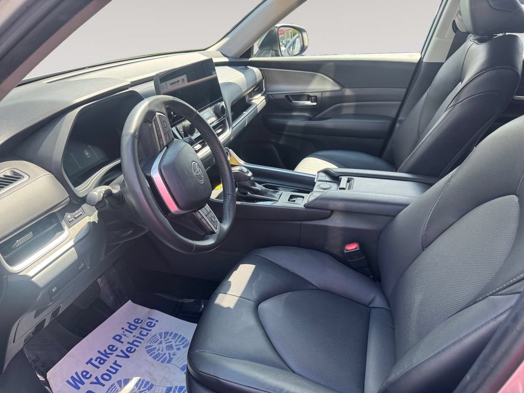 Used 2025 Toyota Grand Highlander AWD image 9