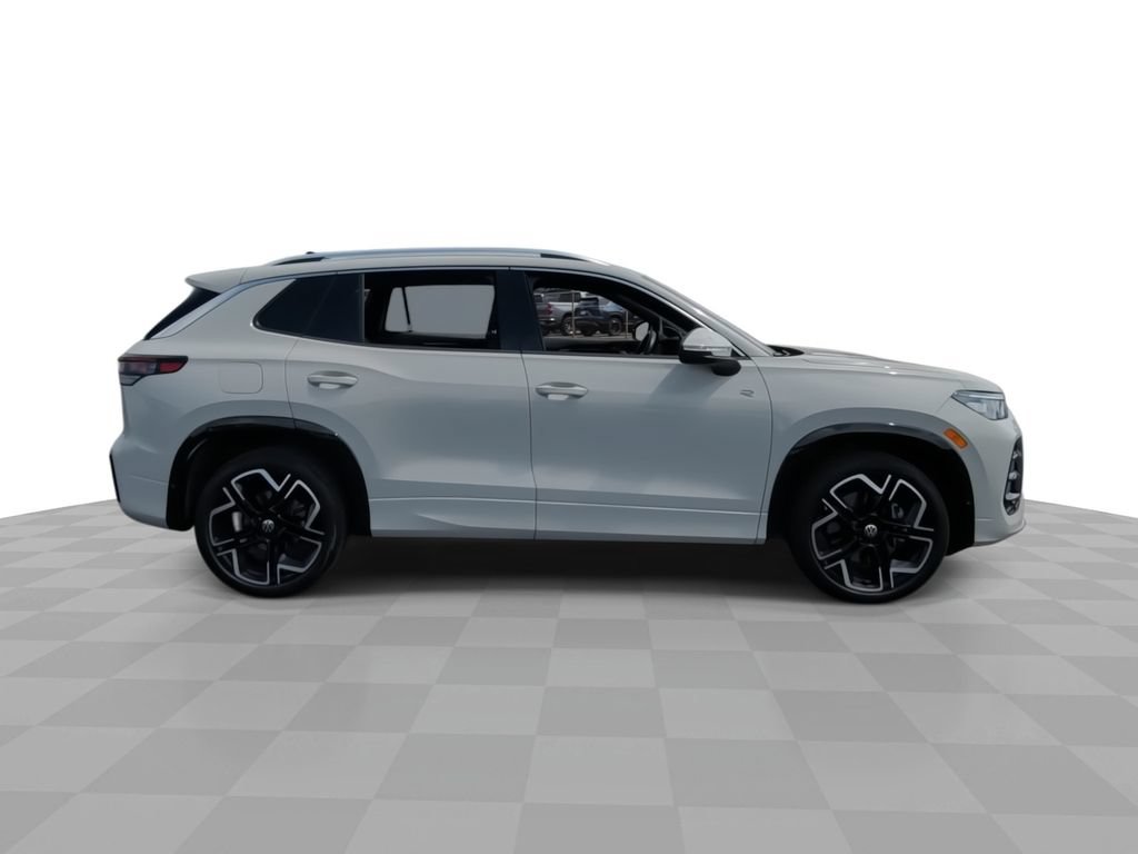 Used 2025 Volkswagen Tiguan SEL R-Line AWD/4WD image 9