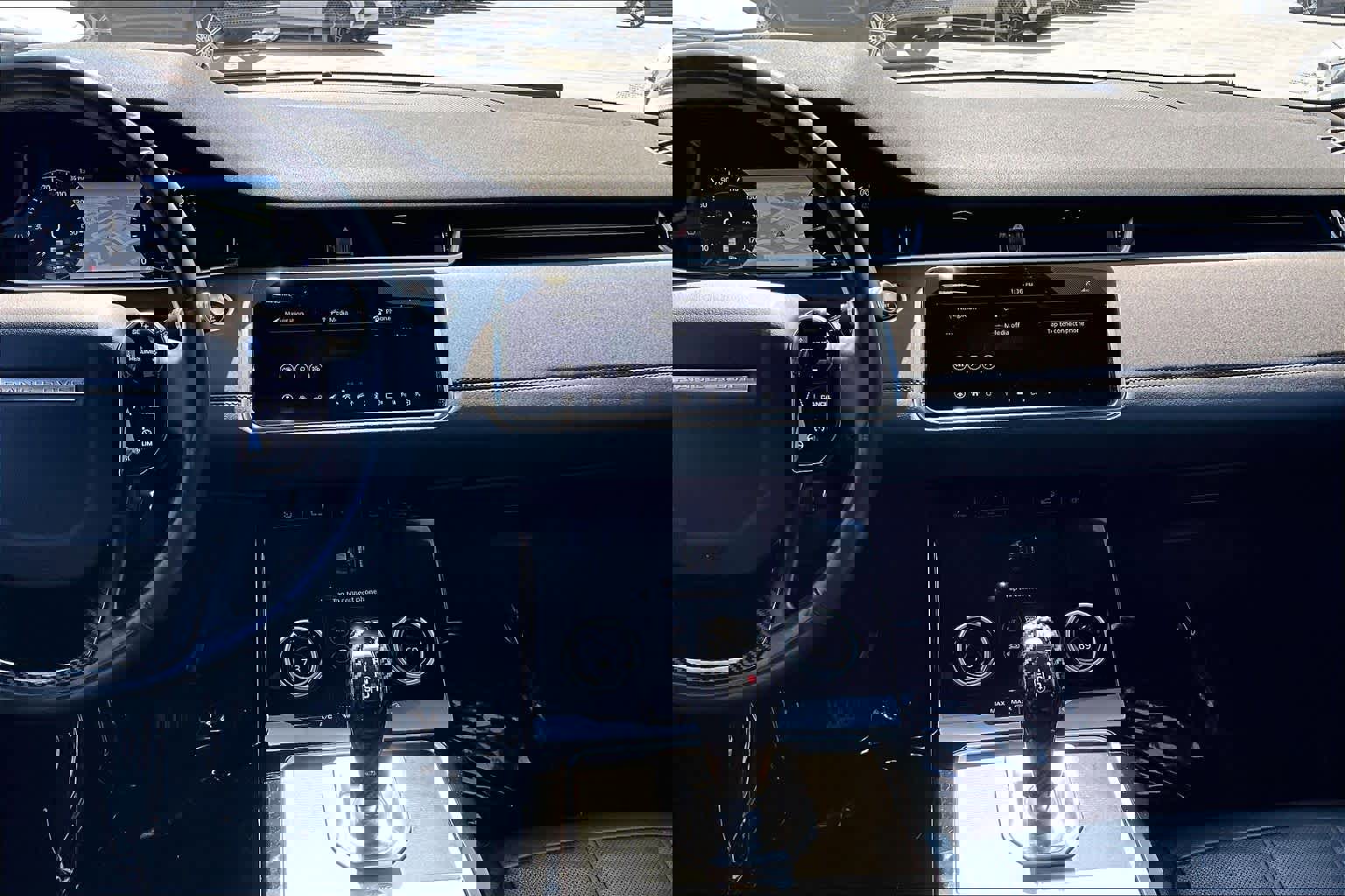 Used 2020 Land Rover Range Rover Evoque SE image 8