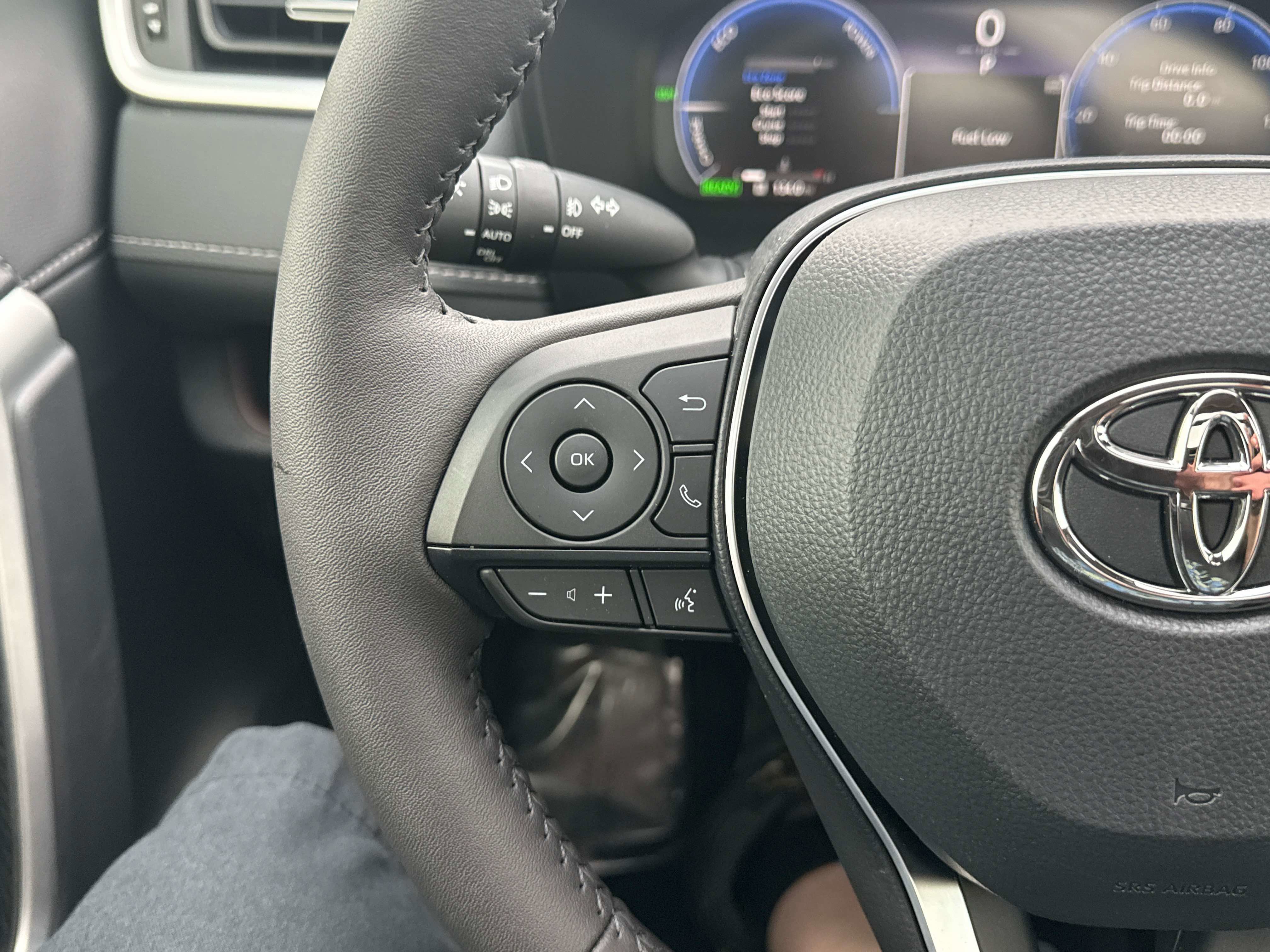 Used 2025 Toyota RAV4 Limited image 26