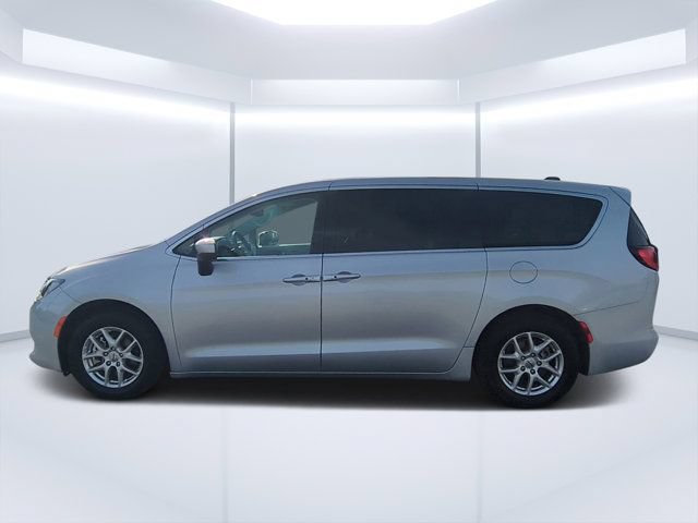 Used 2023 Chrysler Voyager LX FWD image 6