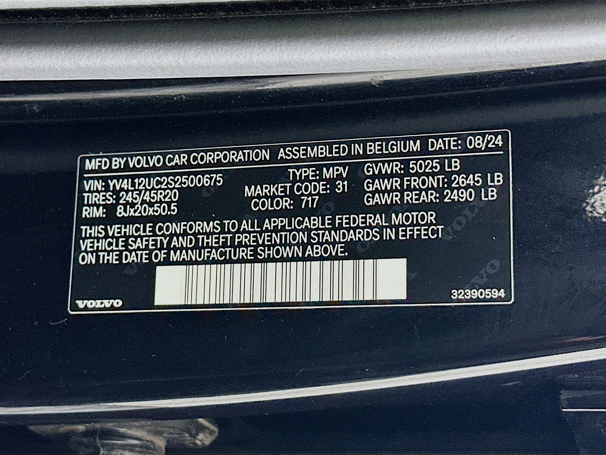 Used 2025 Volvo XC40 B5 Plus image 12