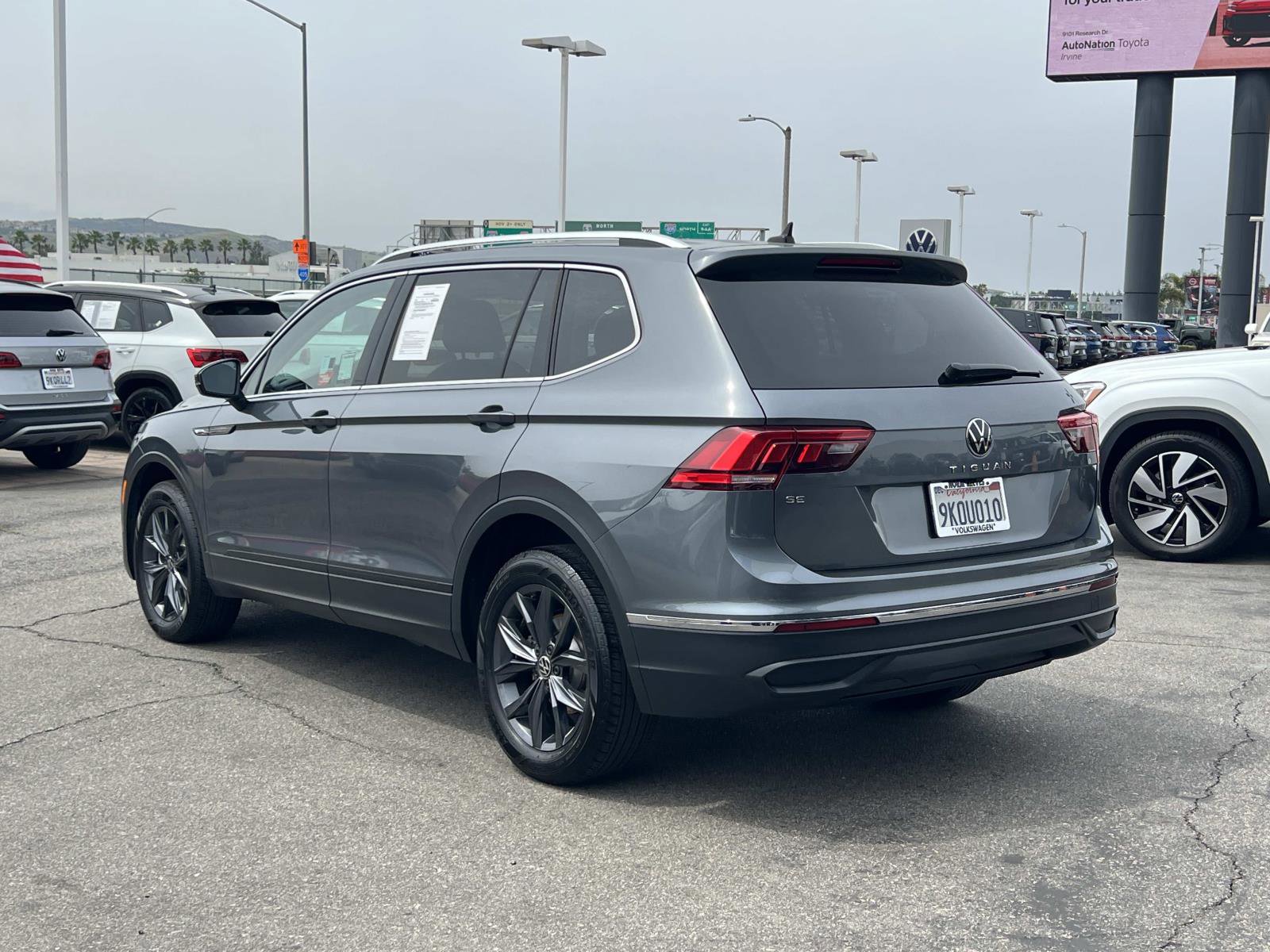 Certified 2023 Volkswagen Tiguan SE image 3