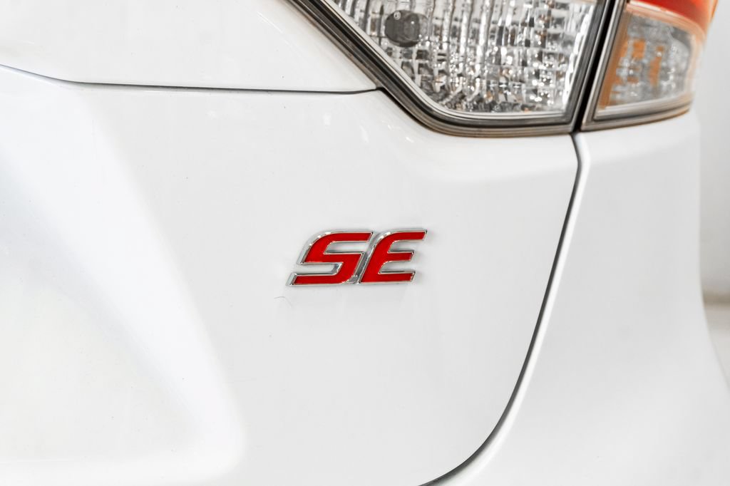 Used 2020 Toyota Corolla SE w/ SE Premium Package FWD image 25