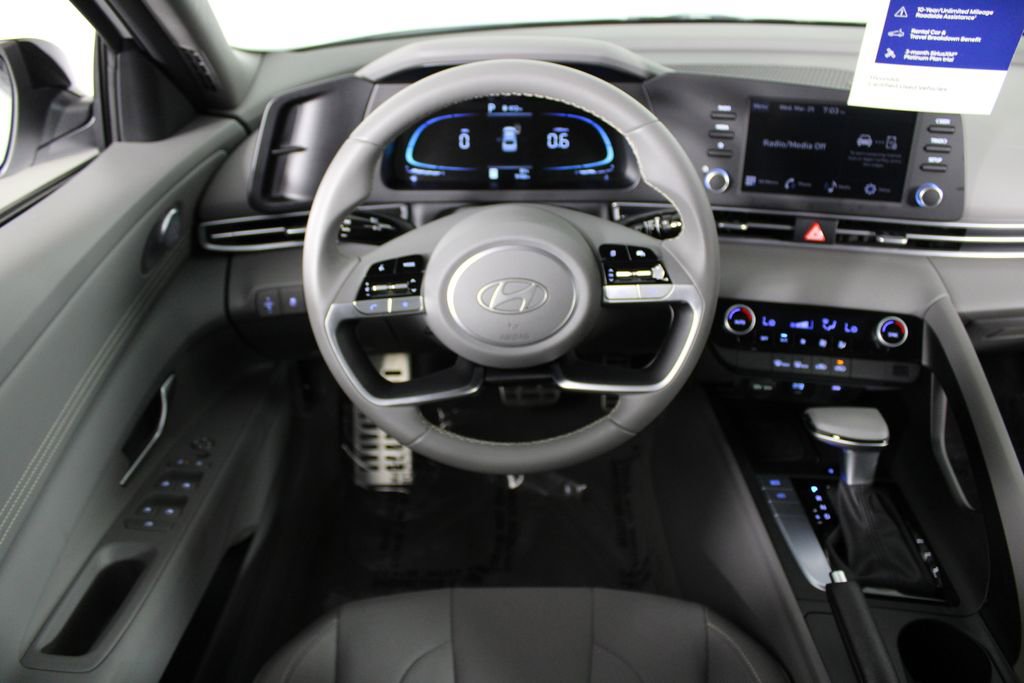 Used 2026 Hyundai Elantra Sport image 8