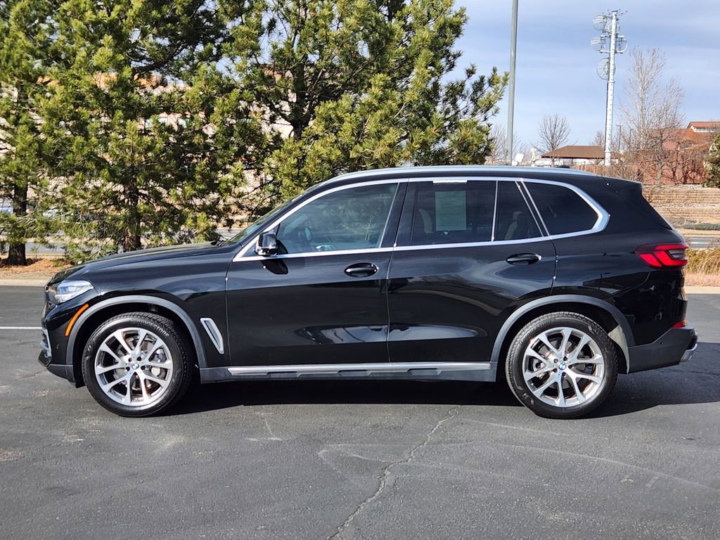 Used 2022 BMW X5 xDrive40i w/ Premium Package image 2