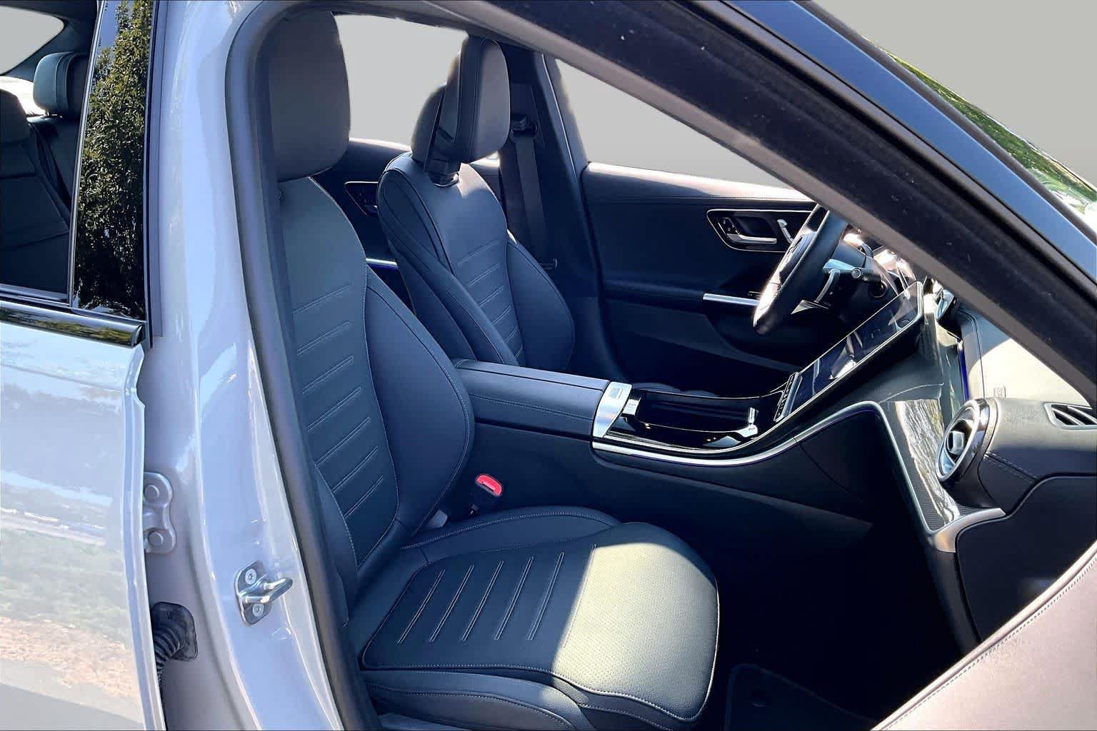 Used 2025 Mercedes-Benz C 300 4MATIC Sedan image 9