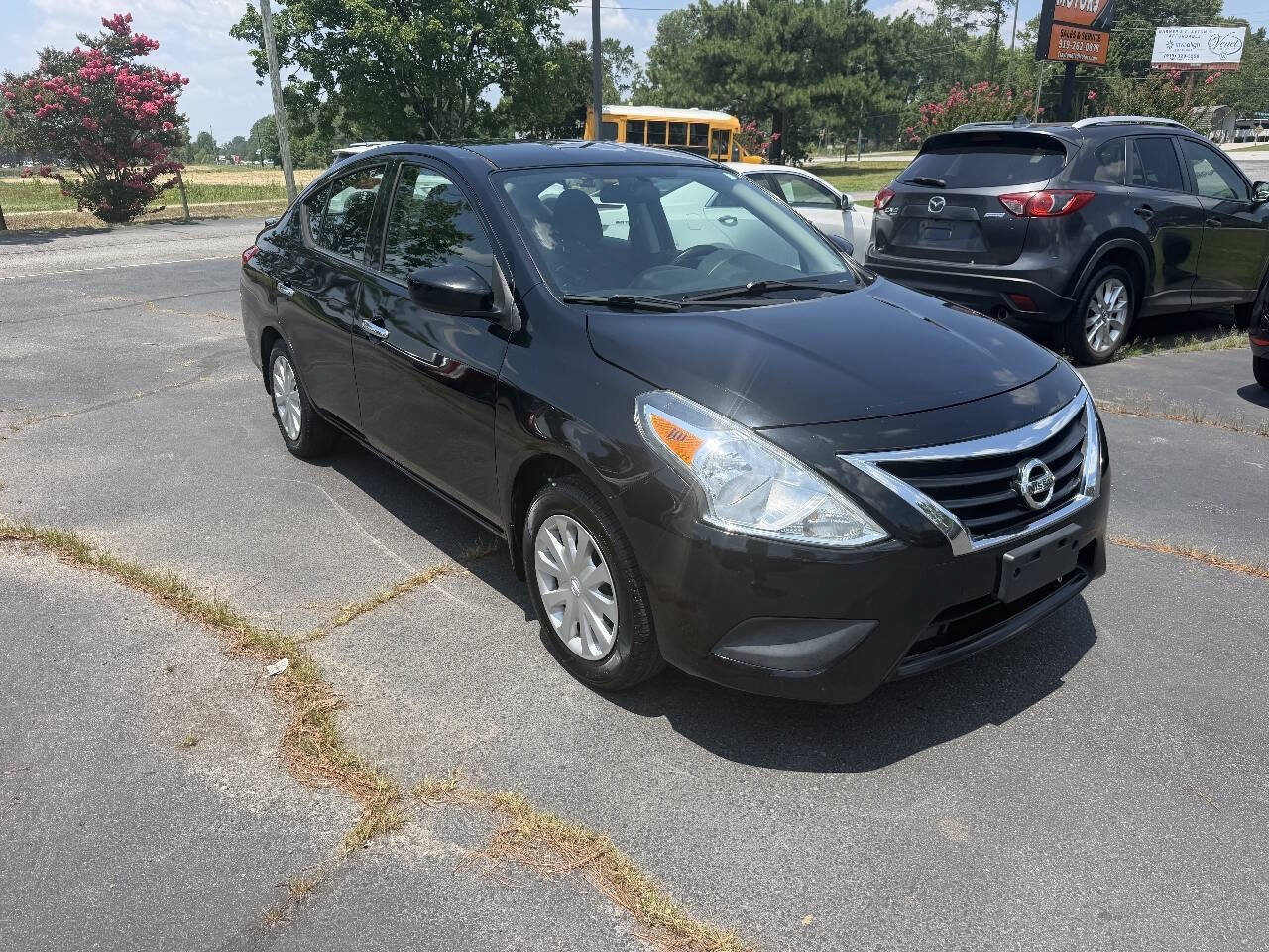 Used 2016 Nissan Versa SV FWD image 3