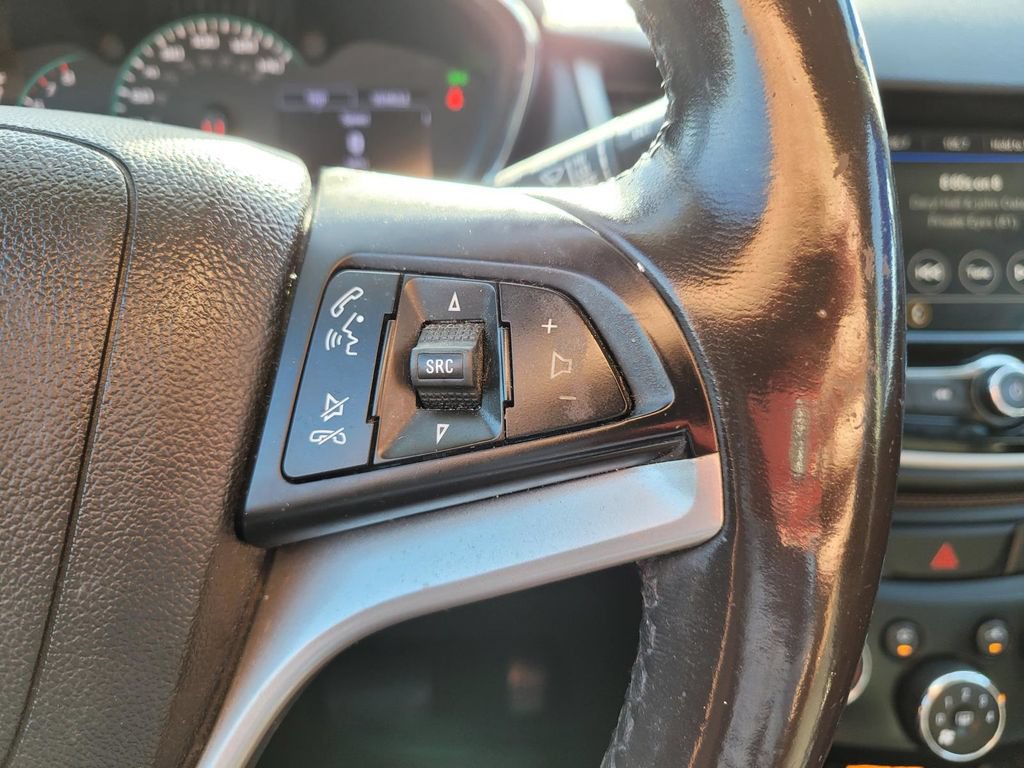 Used 2019 Chevrolet Trax LT w/ LT Convenience Package FWD image 26