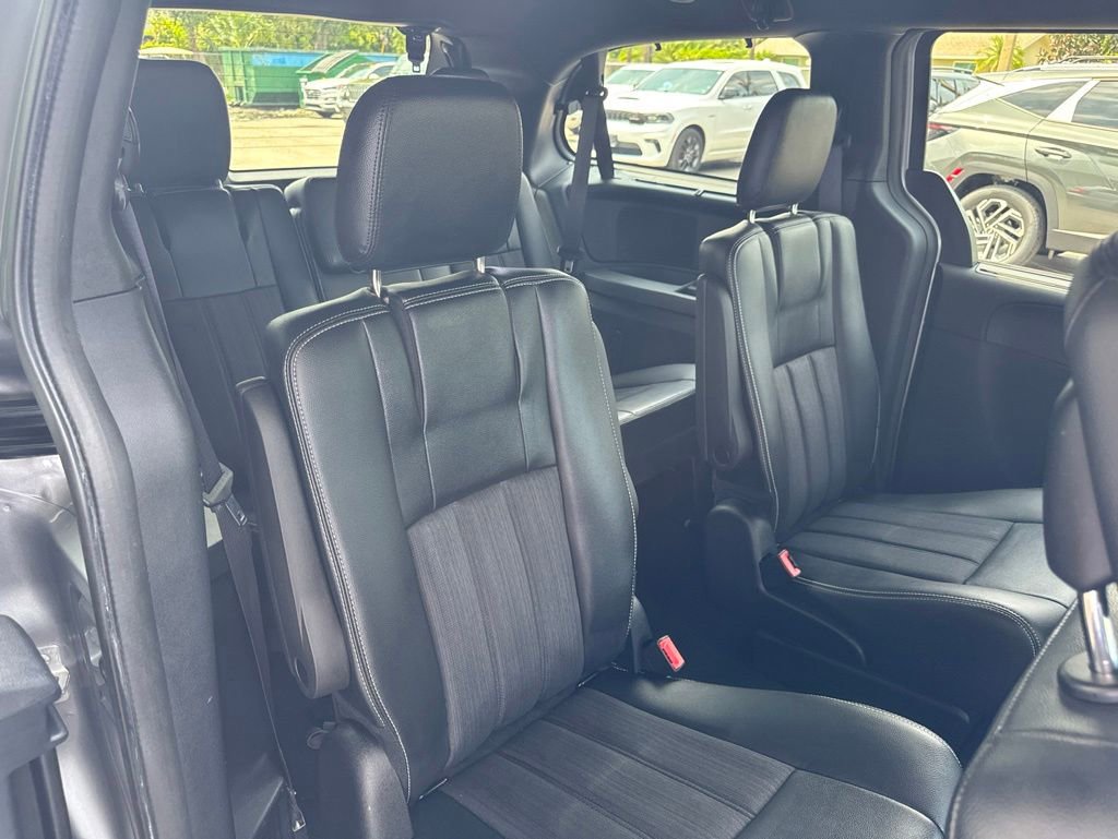 Used 2015 Chrysler Town & Country S FWD image 12