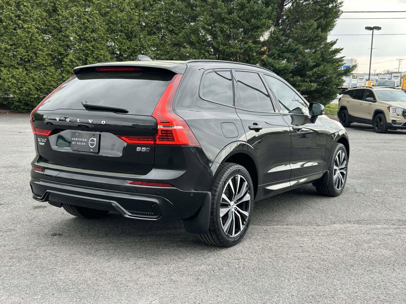 Certified 2024 Volvo XC60 B5 Plus w/ Climate Package image 3